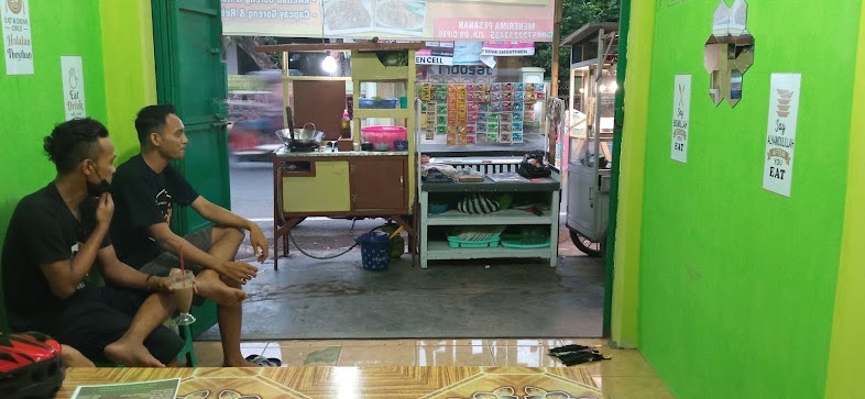 Bakmi Surabaya Cak Komar: Makan Malam yang Menggigit Jiwa di Jantung Cilacap