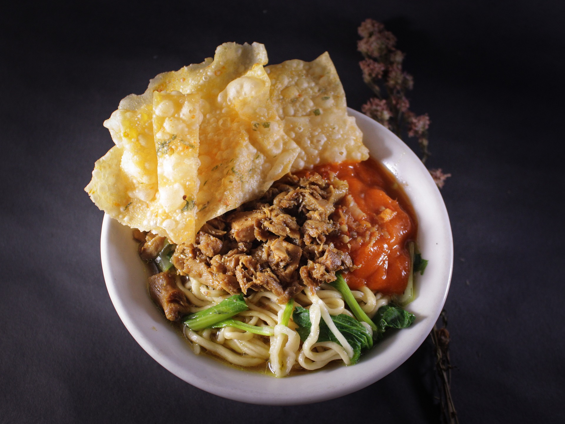 Malam Nostalgia di Depan Gerobak Bakmi Surabaya Cak Komar